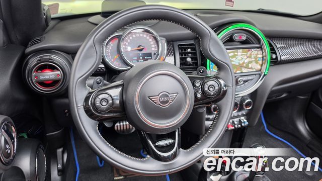 Mini Cooper Convertible 2020 — photo 19