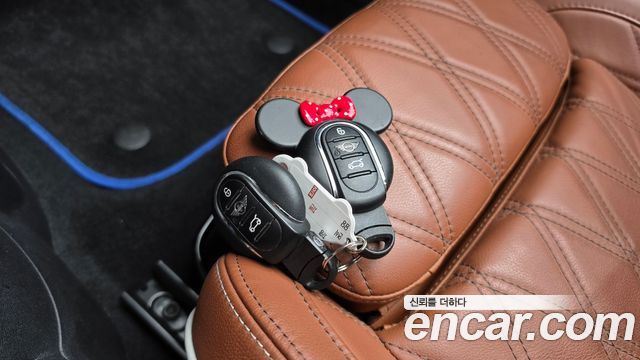 Mini Cooper Convertible 2020 — photo 21