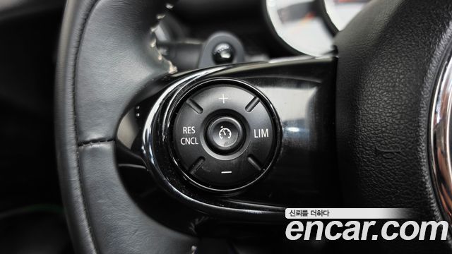 Mini Cooper Convertible 2020 — photo 22