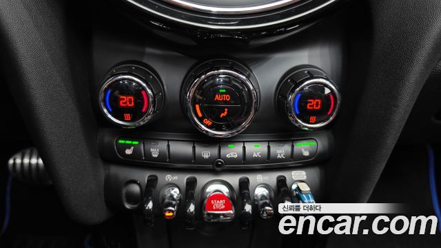 Mini Cooper Convertible 2020 — photo 25