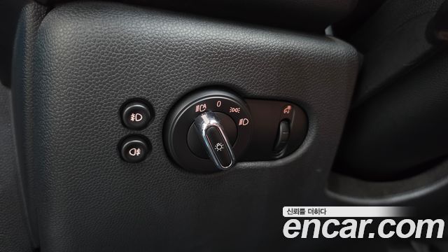 Mini Cooper Convertible 2020 — photo 26