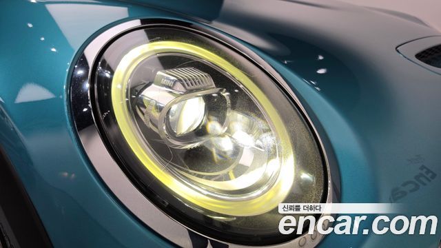 Mini Cooper Convertible 2020 — photo 8