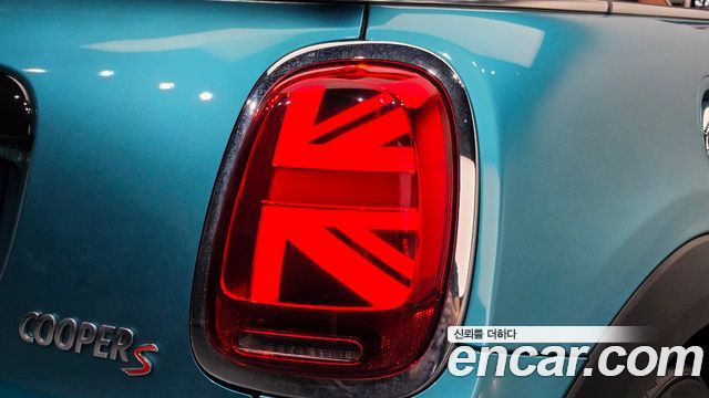 Mini Cooper Convertible 2020 — photo 9