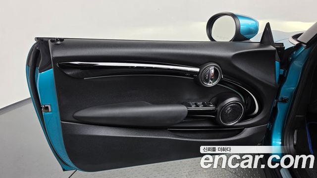 Mini Cooper Convertible 2020 — photo 14