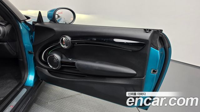 Mini Cooper Convertible 2020 — photo 15