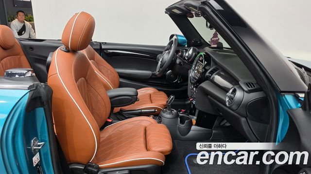 Mini Cooper Convertible 2020 — photo 16