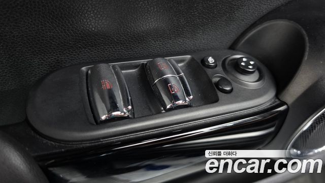 Mini Cooper Convertible 2020 — photo 28