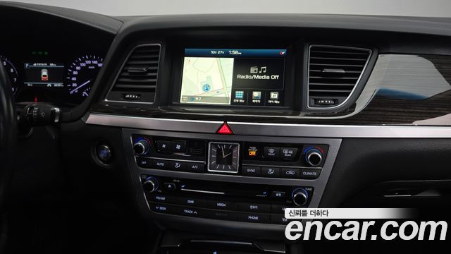 Genesis G80 2018 — photo 13