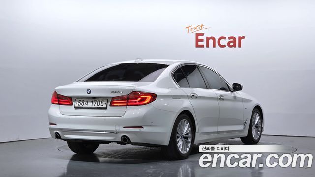 BMW 5-Series 2018 — photo 2