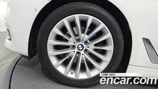 BMW 5-Series 2018 — photo 5