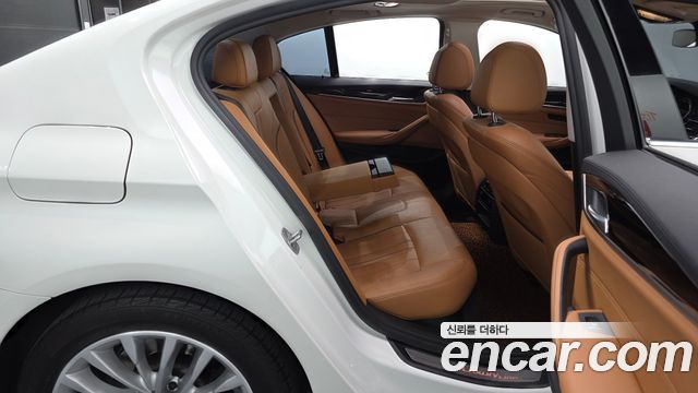 BMW 5-Series 2018 — photo 12