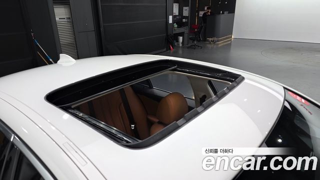 BMW 5-Series 2018 — photo 19