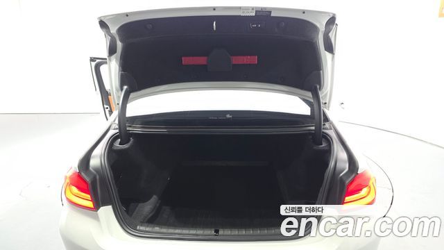 BMW 5-Series 2018 — photo 20
