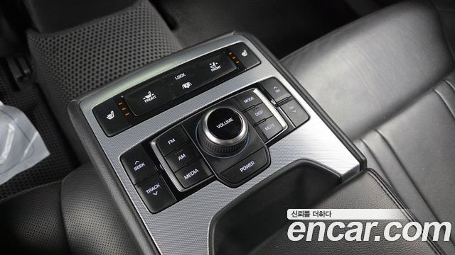 Genesis G80 2018 — photo 24