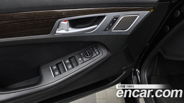 Genesis G80 2018 — photo 29