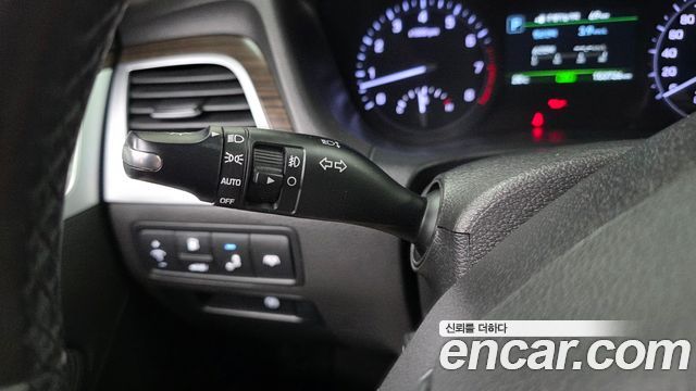 Genesis G80 2018 — photo 30