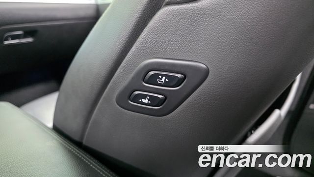 Genesis G80 2018 — photo 33