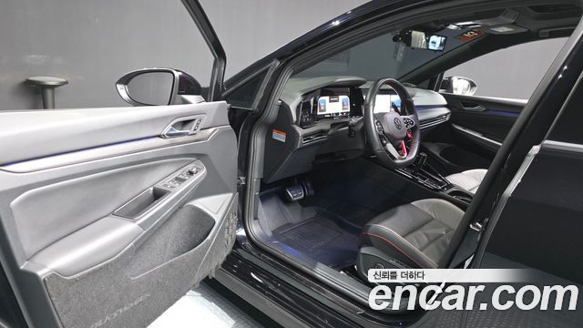 Volkswagen Golf 2023 — photo 13