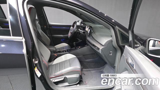 Volkswagen Golf 2023 — photo 17