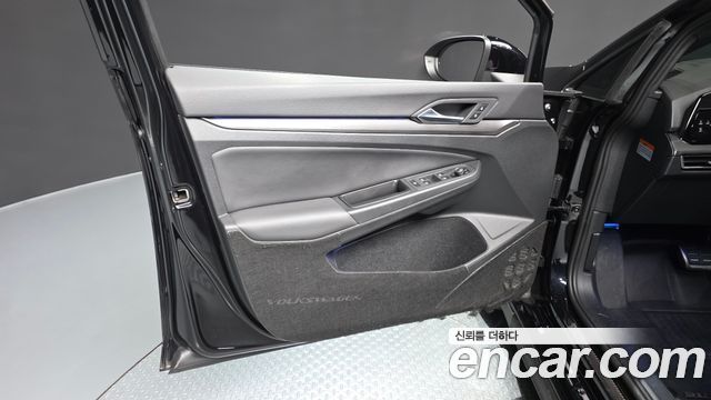 Volkswagen Golf 2023 — photo 14