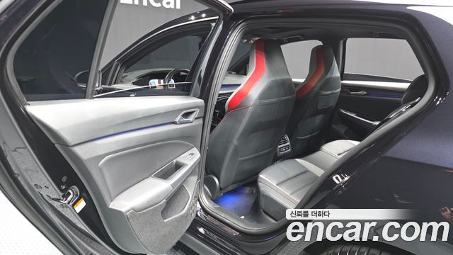 Volkswagen Golf 2023 — photo 16