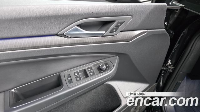 Volkswagen Golf 2023 — photo 31