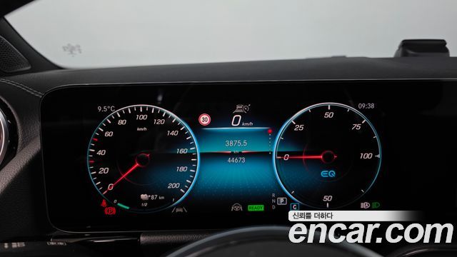 Mercedes-Benz EQA 2021 — photo 11