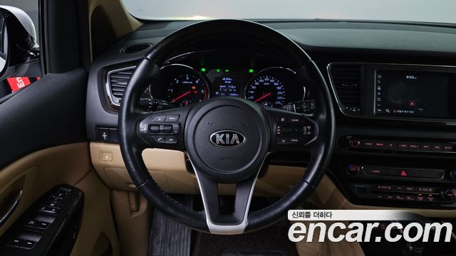 Kia Canival 2019 — photo 18