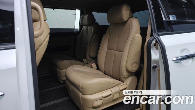 Kia Canival 2019 — photo 16