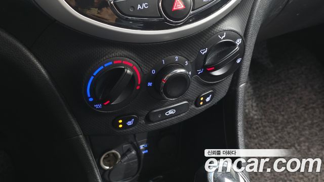 Hyundai Accent 2014 — photo 18