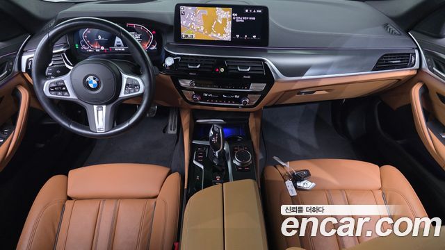 BMW 5-Series 2023 — photo 10