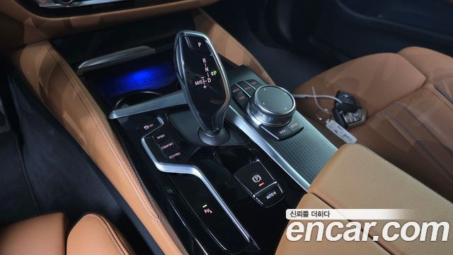 BMW 5-Series 2023 — photo 12