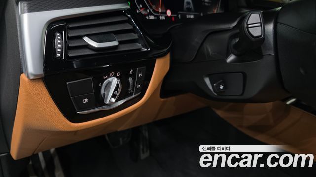 BMW 5-Series 2023 — photo 17
