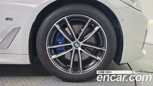BMW 5-Series 2023 — photo 7