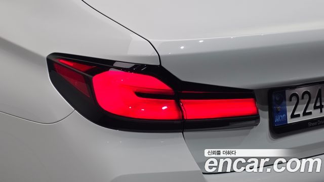 BMW 5-Series 2023 — photo 9