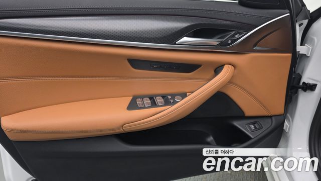 BMW 5-Series 2023 — photo 14