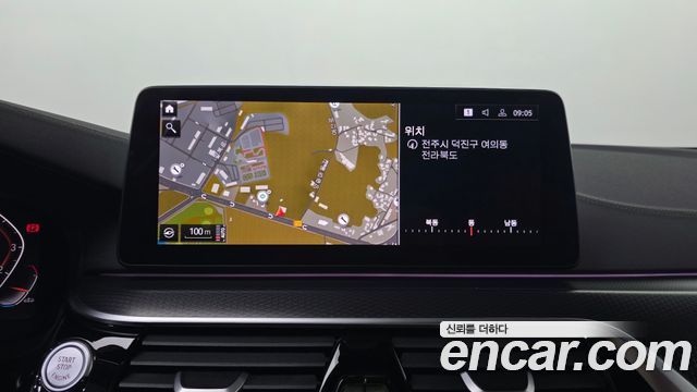 BMW 5-Series 2023 — photo 31