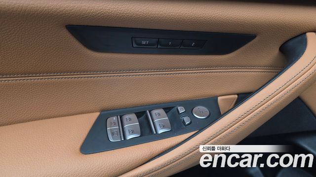 BMW 5-Series 2023 — photo 33