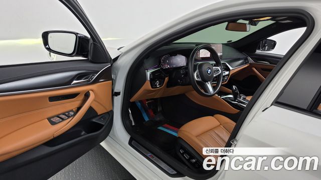 BMW 5-Series 2023 — photo 13