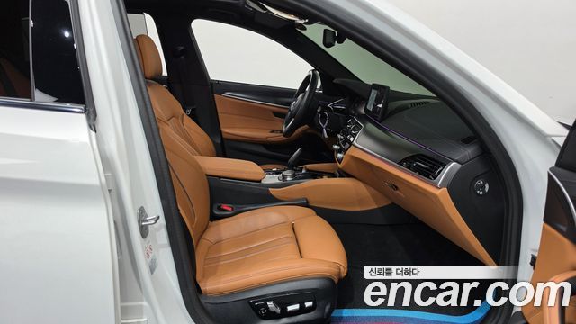BMW 5-Series 2023 — photo 17
