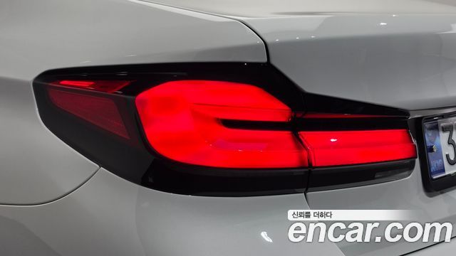 BMW 5-Series 2023 — photo 9