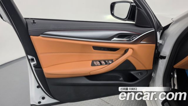 BMW 5-Series 2023 — photo 14