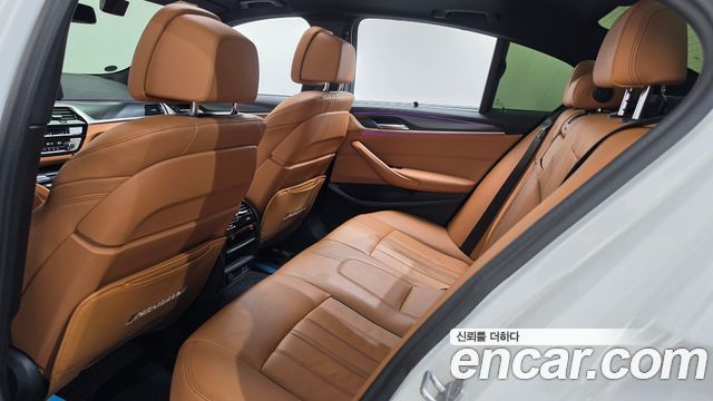BMW 5-Series 2023 — photo 16