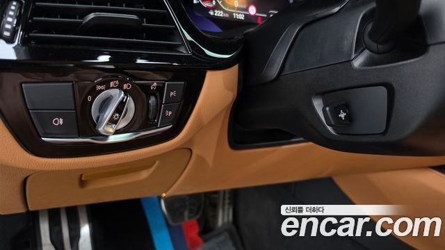 BMW 5-Series 2023 — photo 28