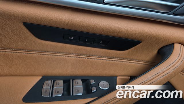 BMW 5-Series 2023 — photo 35