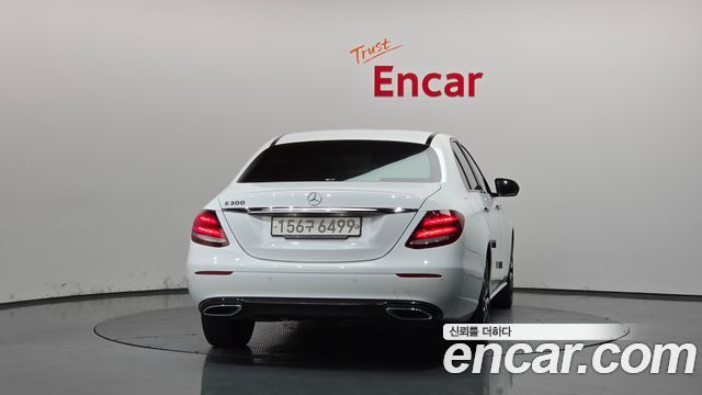 Mercedes-Benz E-Class 2020 — photo 4