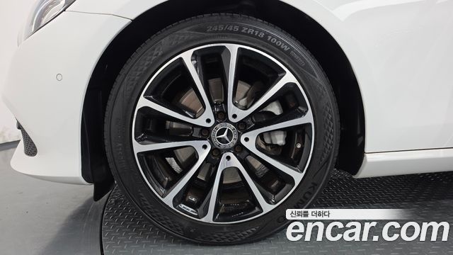 Mercedes-Benz E-Class 2020 — photo 5