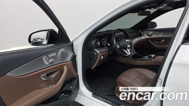 Mercedes-Benz E-Class 2020 — photo 10