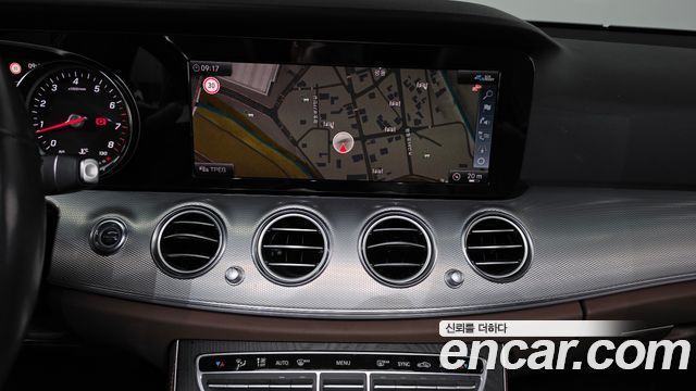 Mercedes-Benz E-Class 2020 — photo 12