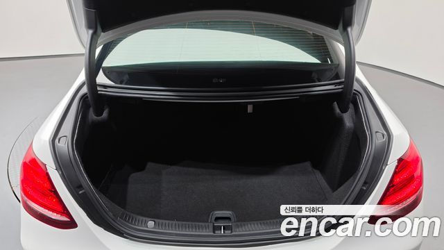 Mercedes-Benz E-Class 2020 — photo 15